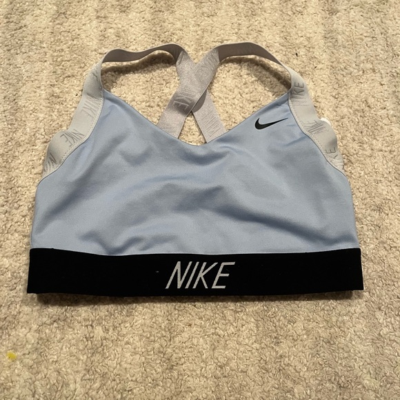Nike sports bra - Picture 2 of 4